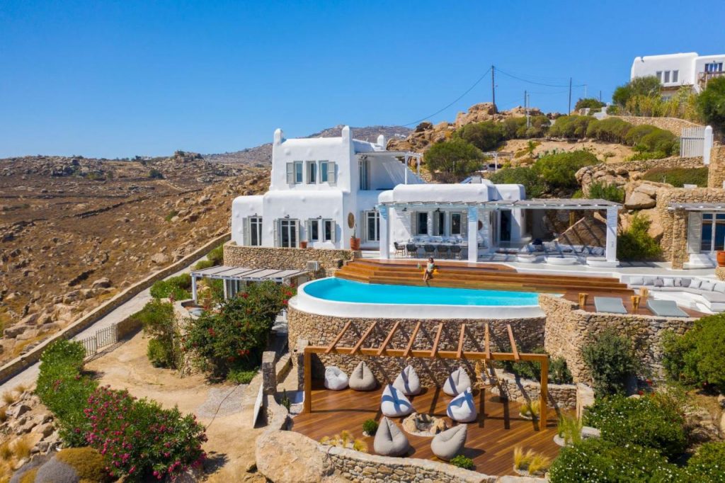 Villa Artisti is one of the best Greek island villas.