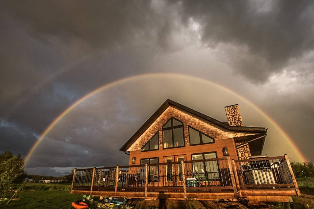 Check out this beautiful, cosy lakefront cabin on Delaronde Lake.