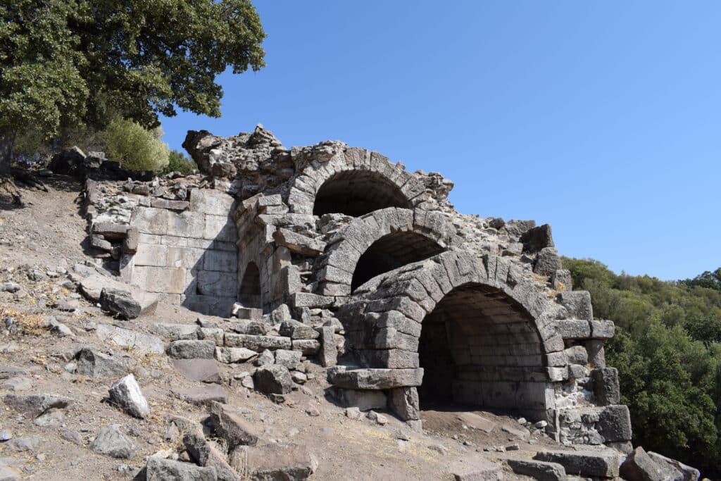 This site is one of the ancient Greek ruins worth exploring.