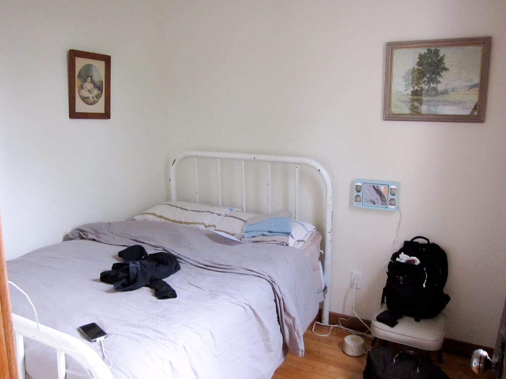 Picture of a small Airbnb room.