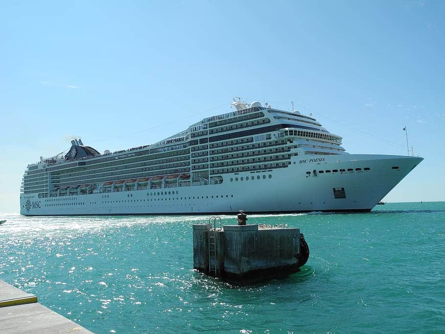 Picture of a cruise ship, used to explain if cruise ship is a floating pollution machine or luxury paradise.